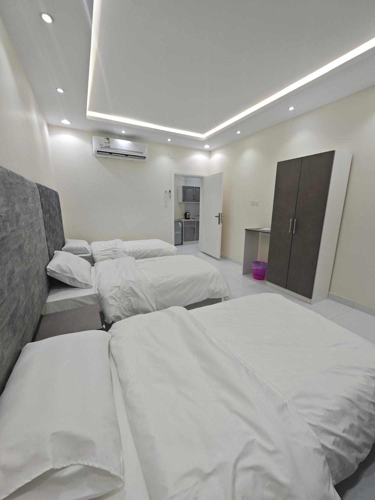Yaqoot Al Madina Suites Al Awali エクステリア 写真