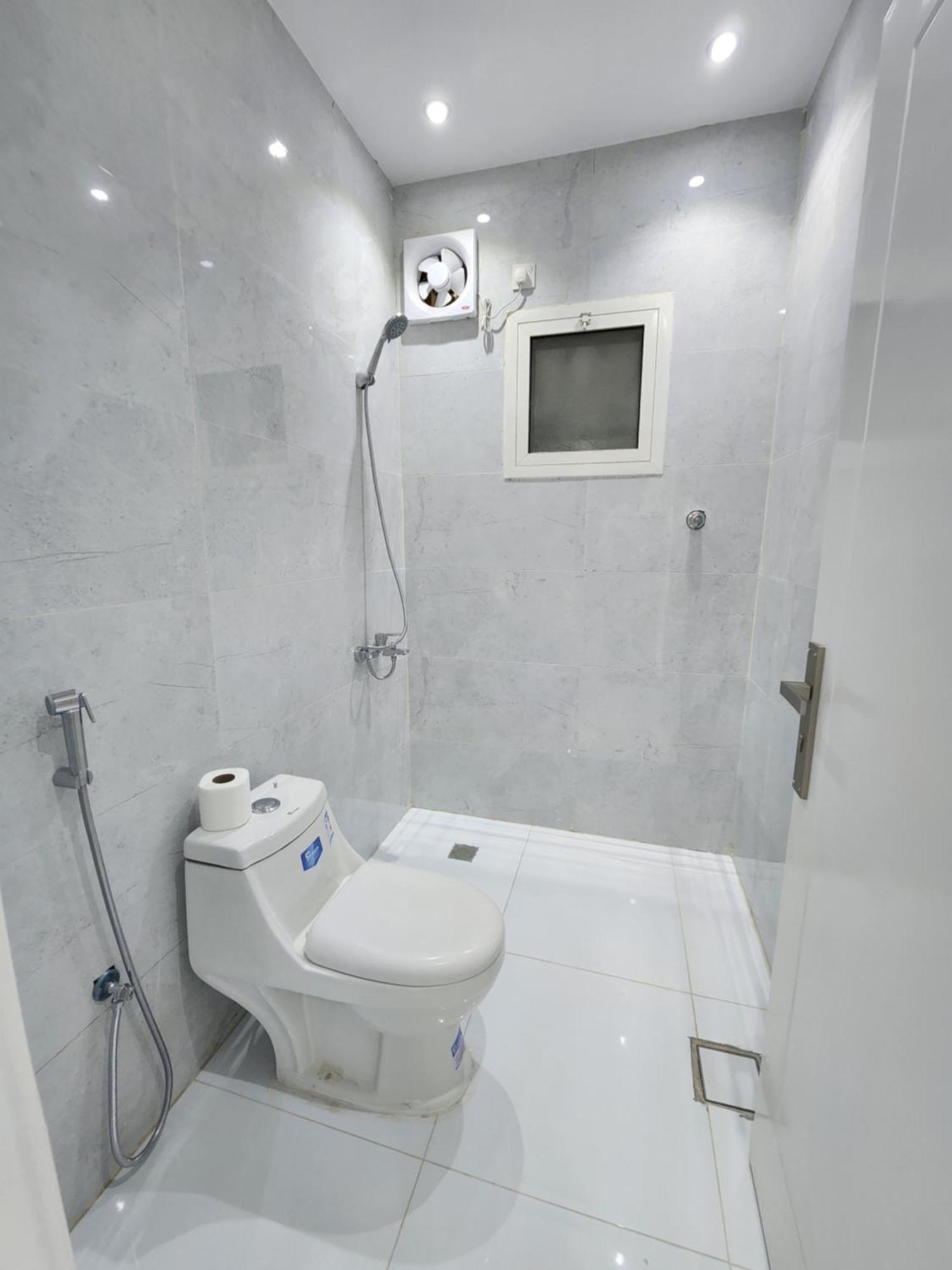 Yaqoot Al Madina Suites Al Awali エクステリア 写真