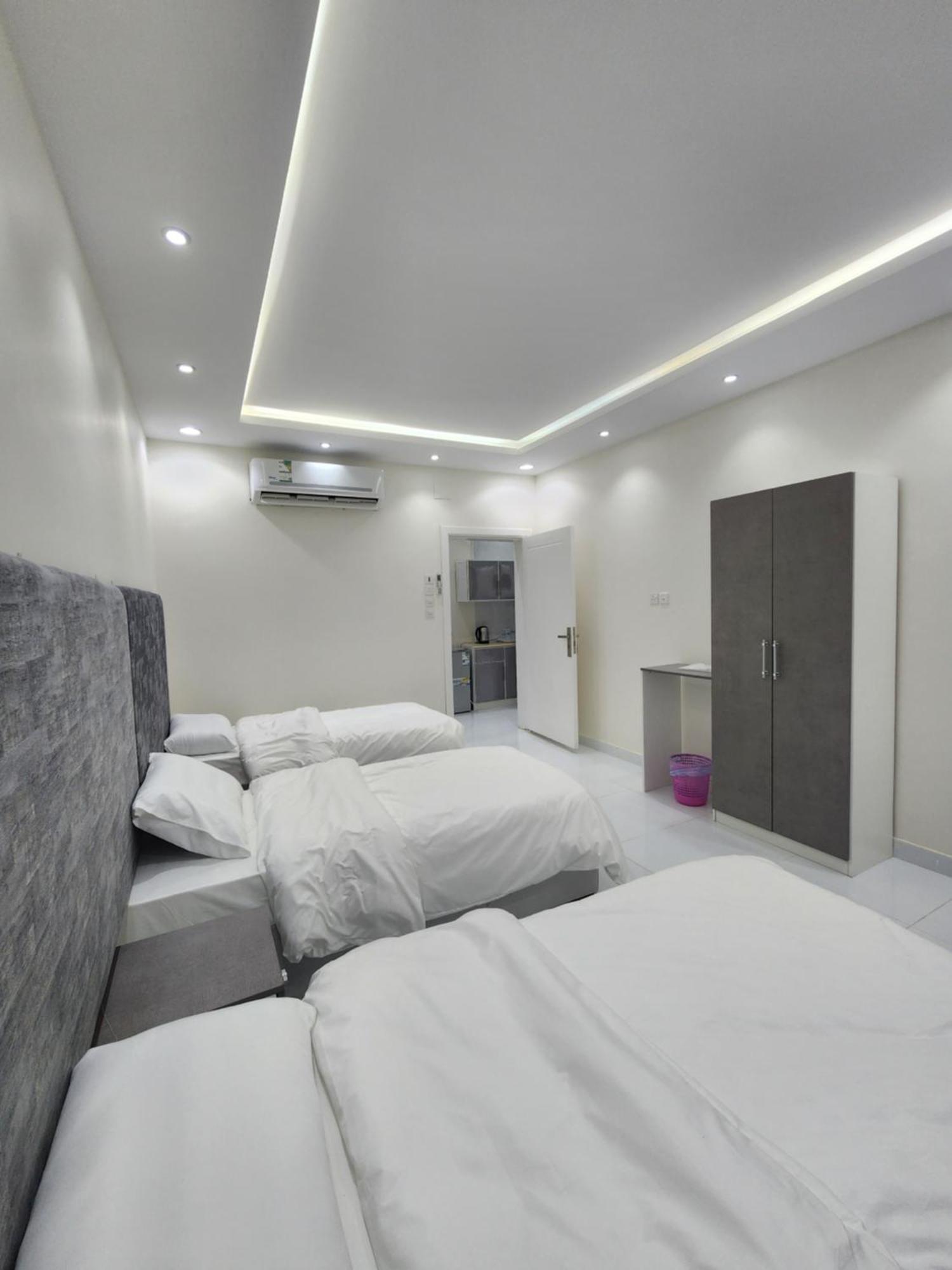 Yaqoot Al Madina Suites Al Awali エクステリア 写真