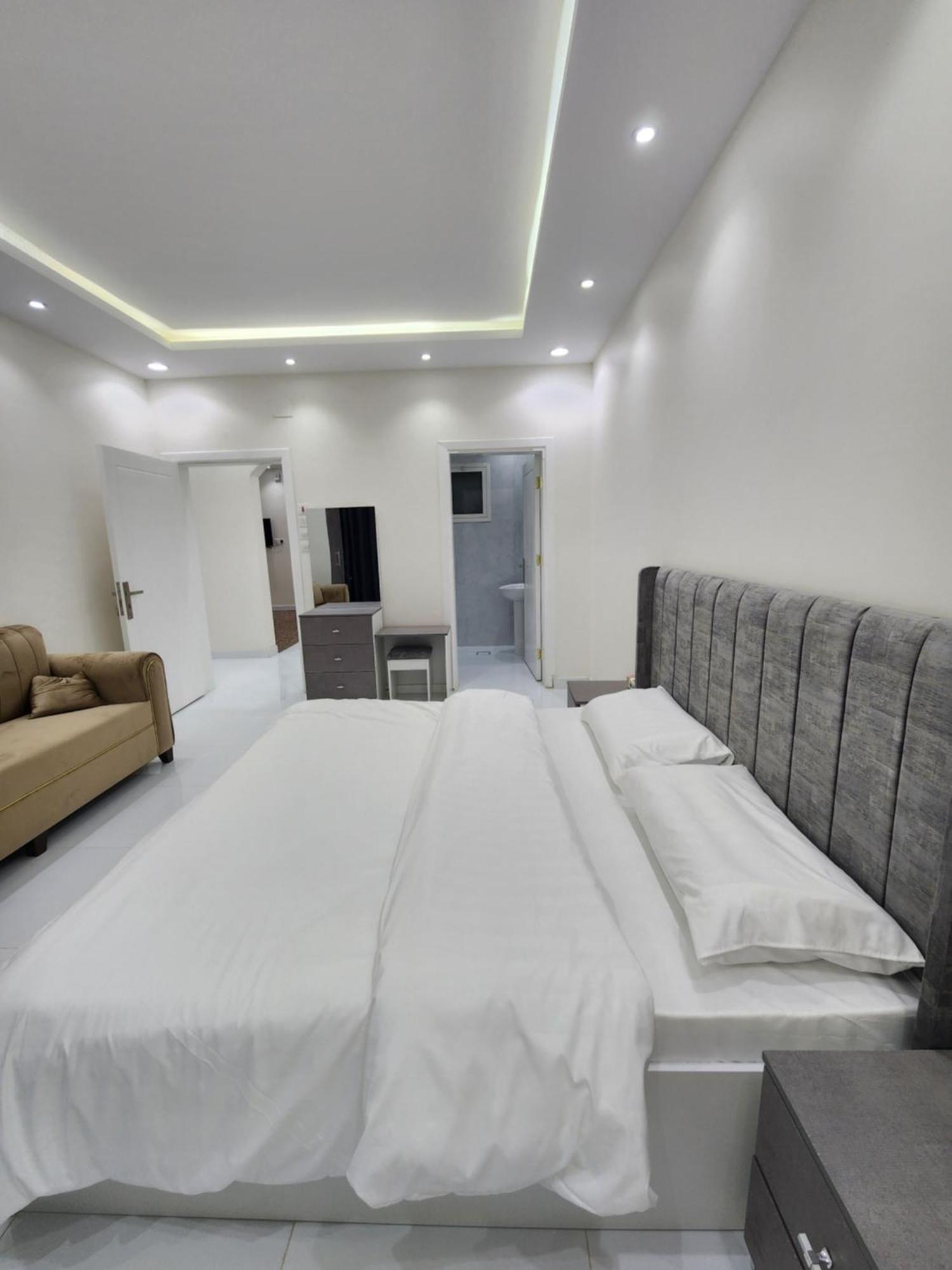 Yaqoot Al Madina Suites Al Awali エクステリア 写真