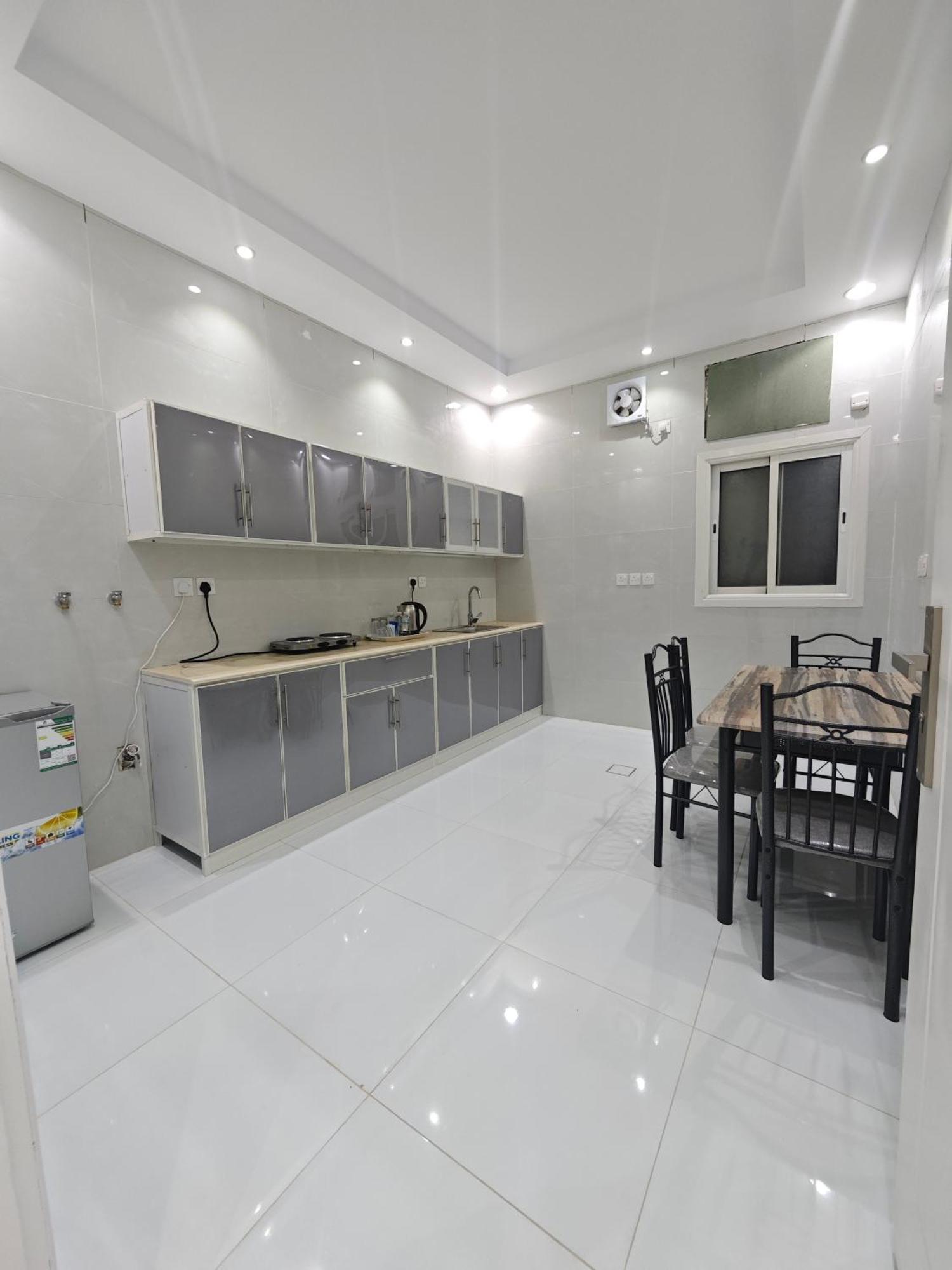 Yaqoot Al Madina Suites Al Awali エクステリア 写真